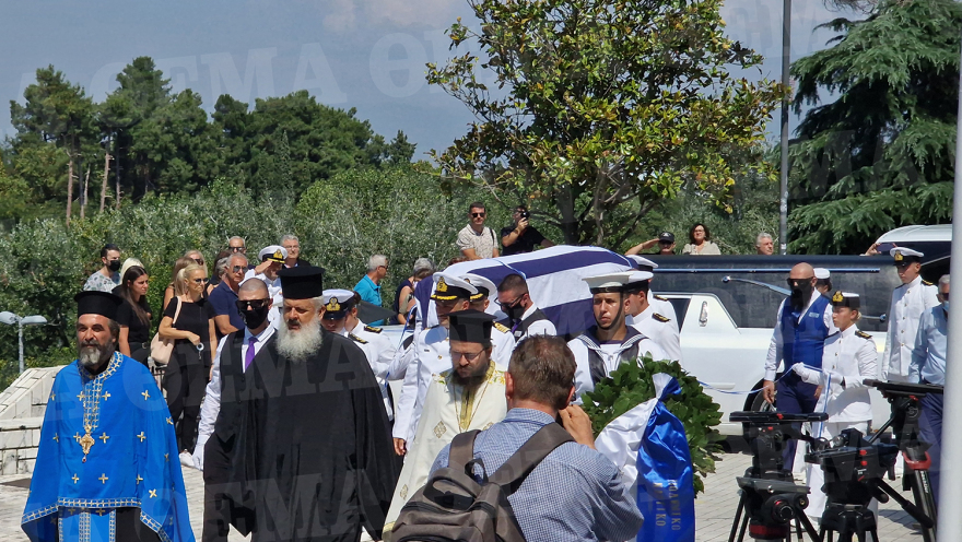 Λάρισα: Ράγισαν καρδιές στην κηδεία της 19χρονης Θάλειας 