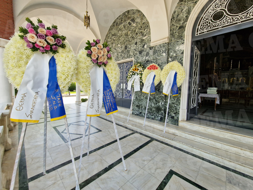 Λάρισα: Ράγισαν καρδιές στην κηδεία της 19χρονης Θάλειας 