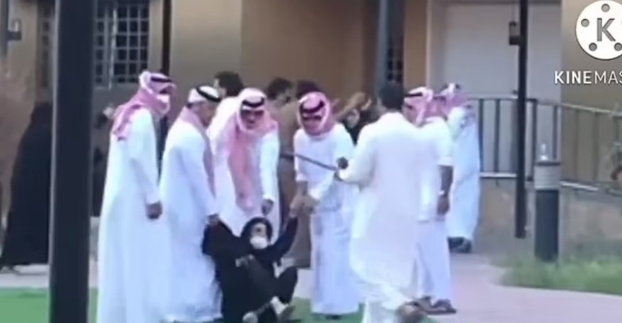 Σαουδική Αραβία: Αξιωματούχοι χτυπούν γυναίκες που διαμαρτύρονταν σε ορφανοτροφείο - Δείτε βίντεο