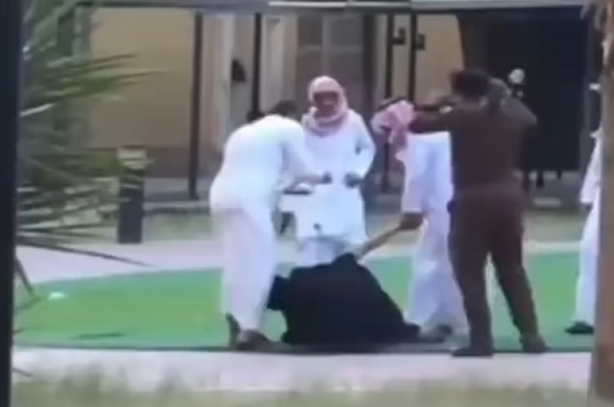 Σαουδική Αραβία: Αξιωματούχοι χτυπούν γυναίκες που διαμαρτύρονταν σε ορφανοτροφείο - Δείτε βίντεο