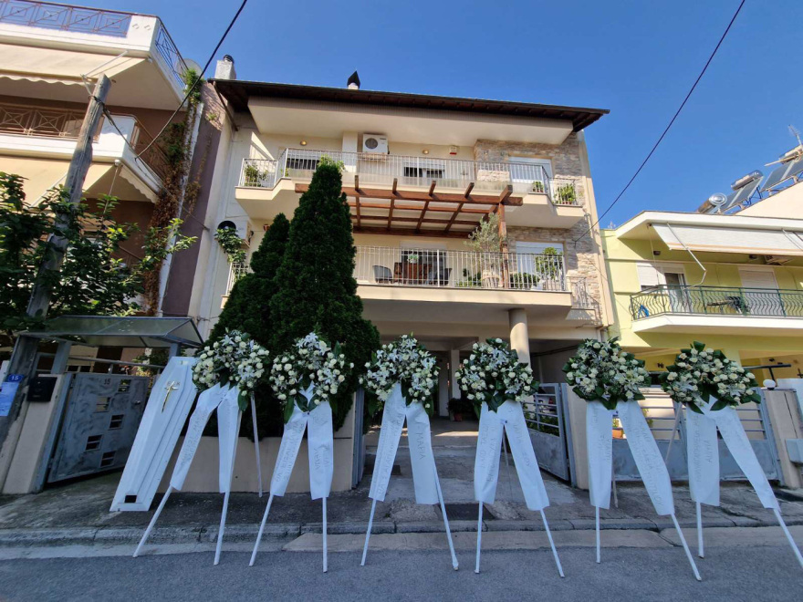 Λάρισα: «Θέλουμε να μάθουμε από τι πέθανε» - Συγγενείς και φίλοι λένε σήμερα αντίο στην 19χρονη Θάλεια