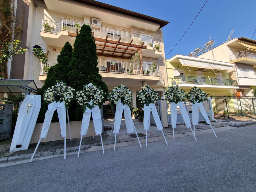 Λάρισα: Ράγισαν καρδιές στην κηδεία της 19χρονης Θάλειας 