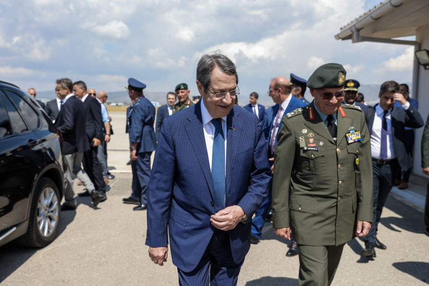 Κύπρος: Άλλαξε χέρια παρουσία Μητσοτάκη - Αναστασιάδη το κυβερνητικό αεροσκάφος που δωρίζει η Ελλάδα