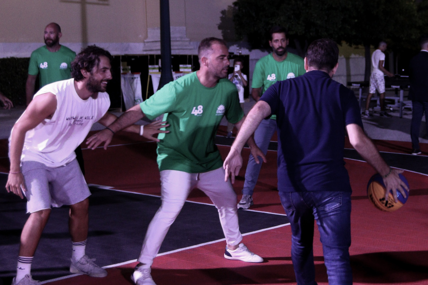 Νίκος Ανδρουλάκης: Αύριο στο χειρουργείο μετά τη ρήξη χιαστού, κανονικά σήμερα η ομιλία του 