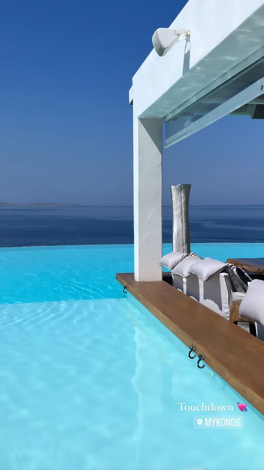 Κιάρα Φεράνι: Η αδελφή της, Βαλεντίνα, στη Μύκονο 