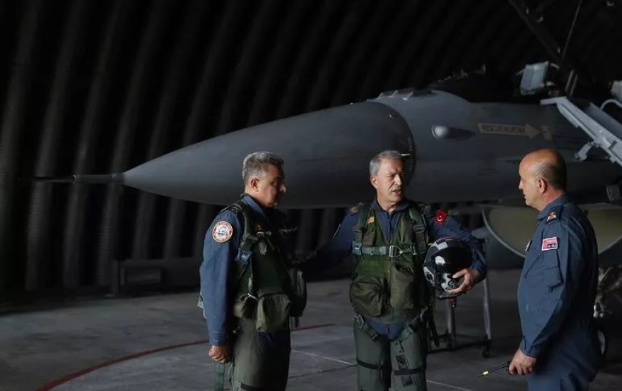 Νέα πρόκληση από τον Ακάρ: «Πέταξε» με F-16 πάνω από το βόρειο Αιγαίο