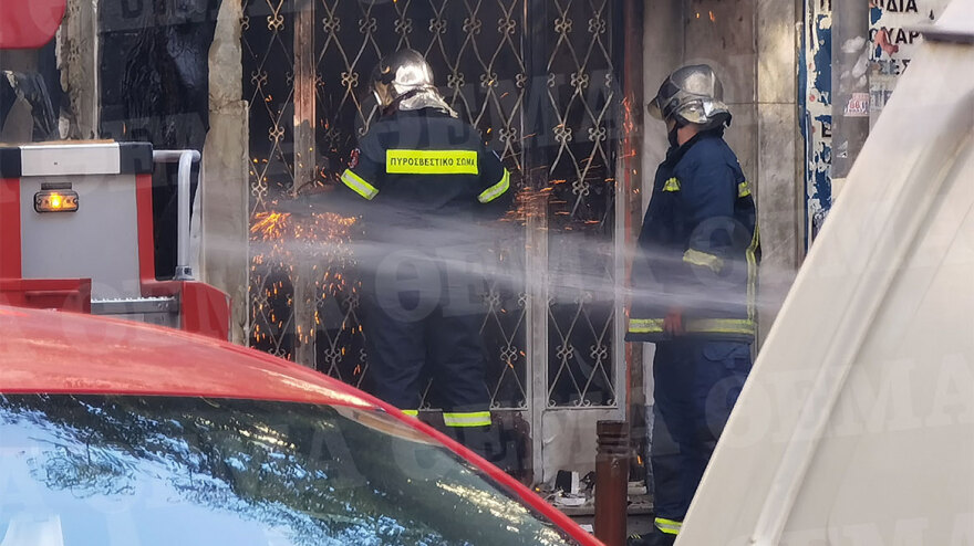 Φωτιά στην Αχαρνών: Βίντεο ντοκουμέντο από τη στιγμή της έκρηξης στο κατάστημα με τις φιάλες υγραερίου