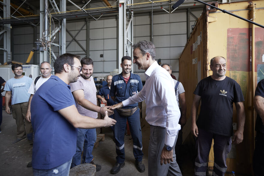 Εργαζόμενοι στα Ναυπηγεία Ελευσίνας σε Μητσοτάκη: «Σώσατε 600 οικογένειες»