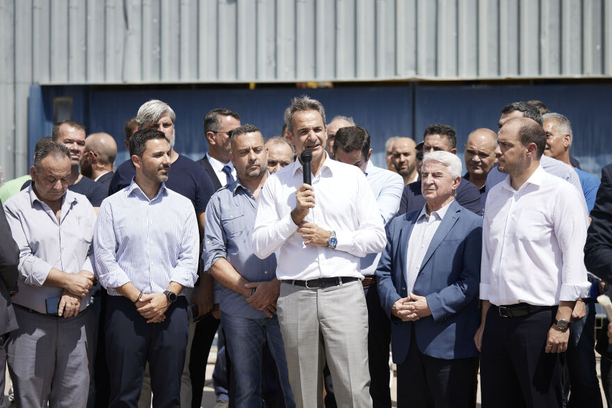 Εργαζόμενοι στα Ναυπηγεία Ελευσίνας σε Μητσοτάκη: «Σώσατε 600 οικογένειες»