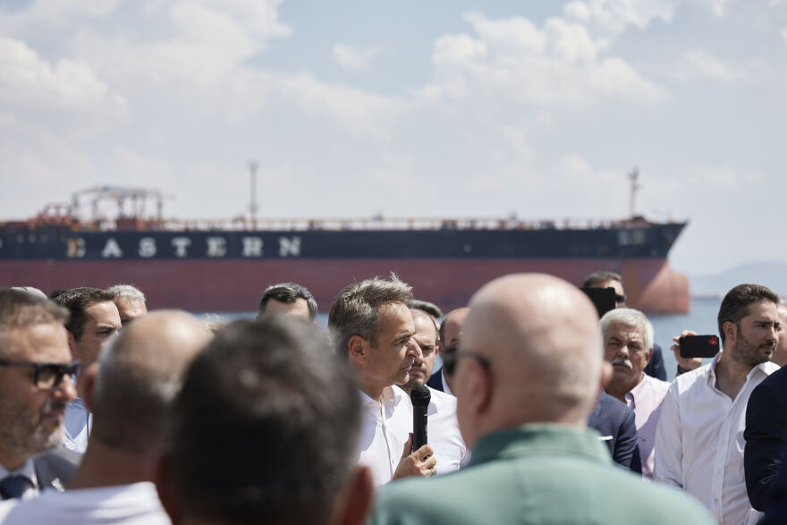 Εργαζόμενοι στα Ναυπηγεία Ελευσίνας σε Μητσοτάκη: «Σώσατε 600 οικογένειες»