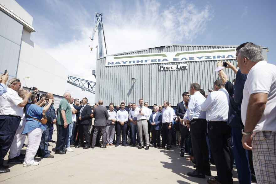 Εργαζόμενοι στα Ναυπηγεία Ελευσίνας σε Μητσοτάκη: «Σώσατε 600 οικογένειες»