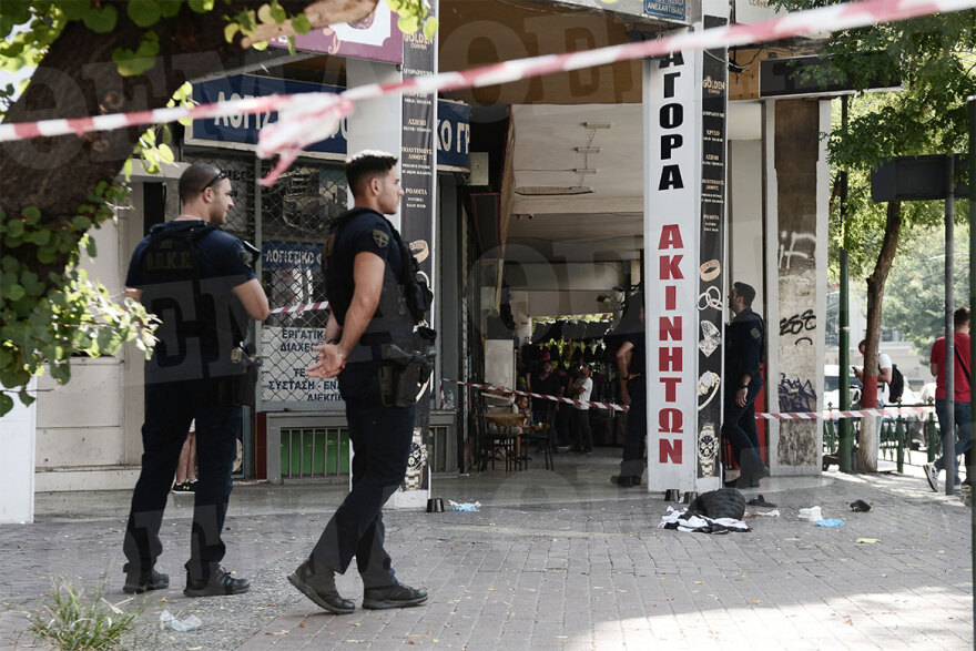 Πυροβολισμοί μέρα-μεσημέρι στην πλατεία Βάθη με δυο τραυματίες - Δείτε βίντεο