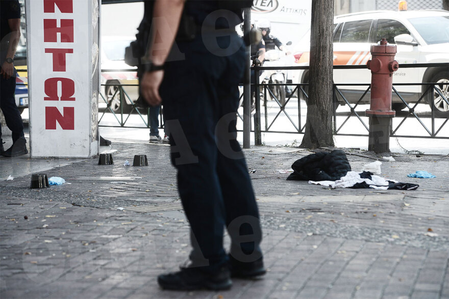 Πυροβολισμοί μέρα-μεσημέρι στην πλατεία Βάθη με δυο τραυματίες - Δείτε βίντεο