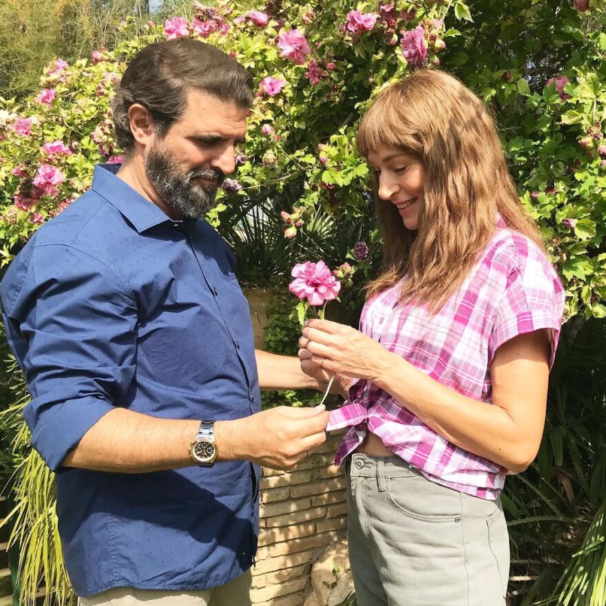 Ζέτα Δούκα: Νέες εικόνες από τα γυρίσματα της σειράς «Άγρια Γη» 