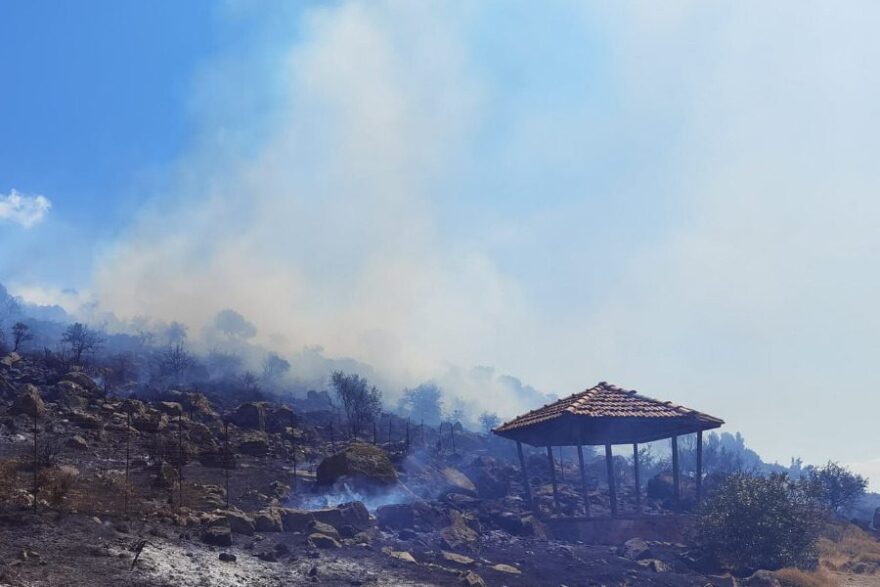 Υπό μερικό έλεγχο η φωτιά στη Λέσβο