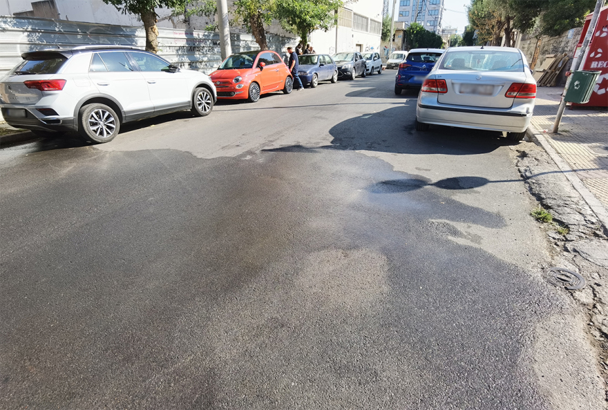 Πετράλωνα: «Γαζωμένα» αυτοκίνητα στο στενό πυροβόλησαν τον άνδρα - Δείτε φωτογραφίες