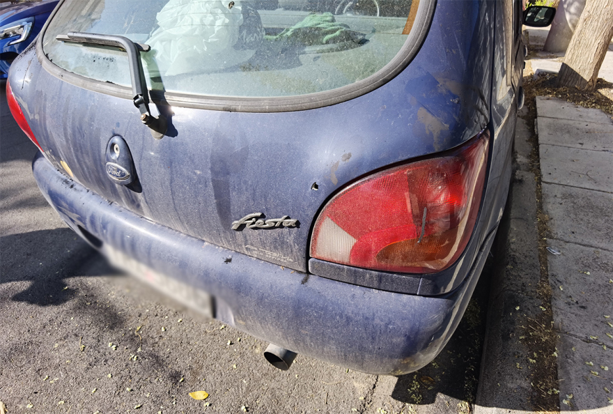 Πετράλωνα: «Γαζωμένα» αυτοκίνητα στο στενό πυροβόλησαν τον άνδρα - Δείτε φωτογραφίες