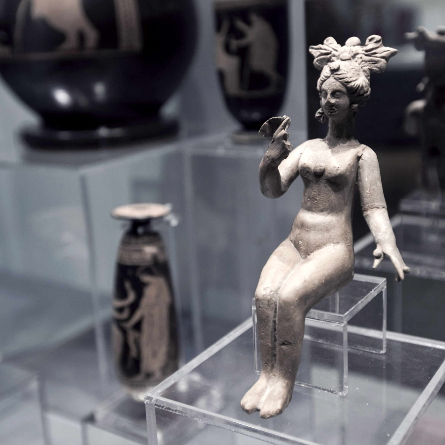 Λέοναρντ Στερν: Ποιος είναι ο κροίσος που επιστρέφει 161 αρχαιότητες στην Ελλάδα