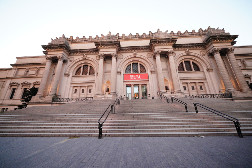 Λέοναρντ Στερν: Ποιος είναι ο κροίσος που επιστρέφει 161 αρχαιότητες στην Ελλάδα