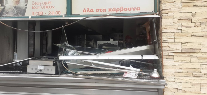Βόλος: Δύο τραυματίες από έκρηξη μπουκάλας υγραερίου σε ψητοπωλείο - Δείτε φωτογραφίες