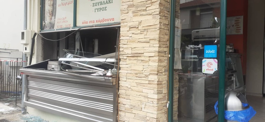 Βόλος: Δύο τραυματίες από έκρηξη μπουκάλας υγραερίου σε ψητοπωλείο - Δείτε φωτογραφίες