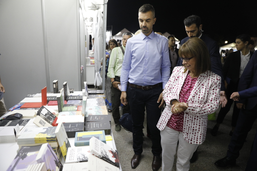 Η Κατερίνα Σακελλαροπούλου εγκαινίασε το 50ο Φεστιβάλ Βιβλίου στο Ζάππειο