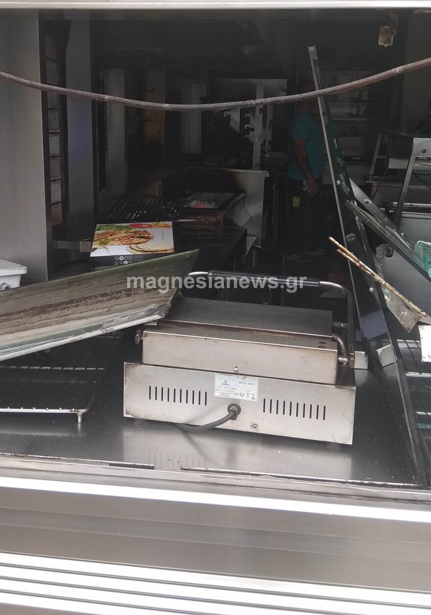 Βόλος: Δύο τραυματίες από έκρηξη μπουκάλας υγραερίου σε ψητοπωλείο - Δείτε φωτογραφίες
