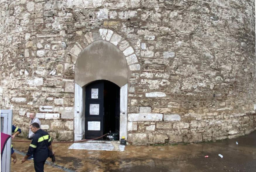 Θεσσαλονίκη: Πλημμύρισε και ο Λευκός Πύργος - Χείμαρροι, κλειστοί δρόμοι και 500 κλήσεις στην Πυροσβεστική 