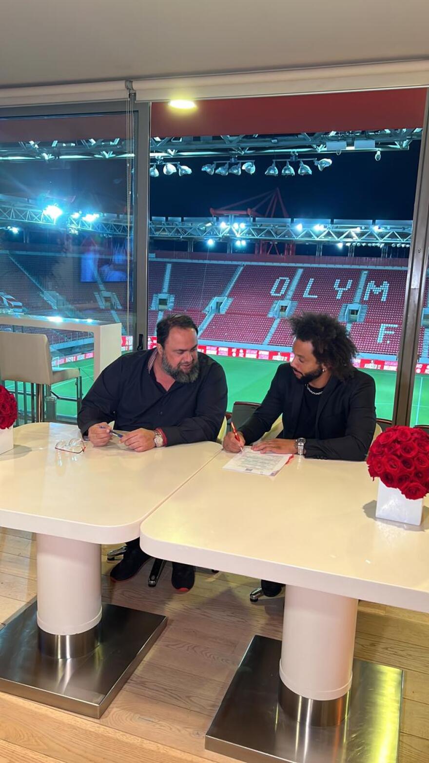 Ολυμπιακός: Τον γύρο του κόσμου έκανε η «ερυθρόλευκη» υποδοχή και παρουσίαση του Μαρσέλο στο Καραϊσκάκη