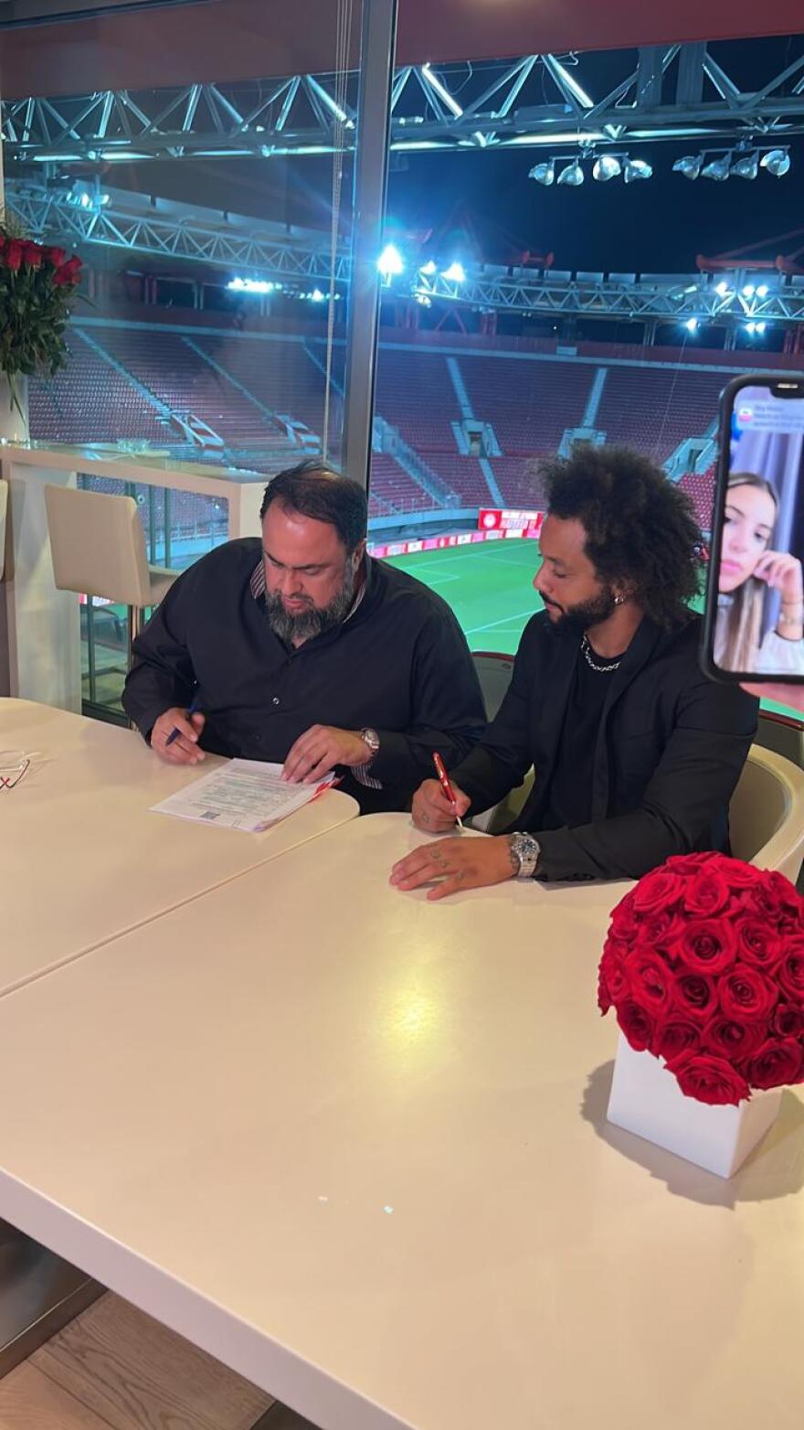 Ολυμπιακός: Τον γύρο του κόσμου έκανε η «ερυθρόλευκη» υποδοχή και παρουσίαση του Μαρσέλο στο Καραϊσκάκη