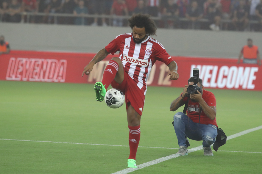 Βραζιλιάνικη φιέστα στο «Γ. Καραϊσκάκης» για την παρουσίαση του Μαρσέλο - Δείτε βίντεο και φωτογραφίες