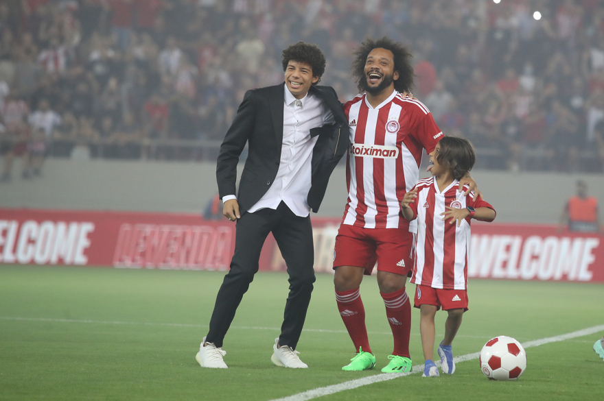 Βραζιλιάνικη φιέστα στο «Γ. Καραϊσκάκης» για την παρουσίαση του Μαρσέλο - Δείτε βίντεο και φωτογραφίες