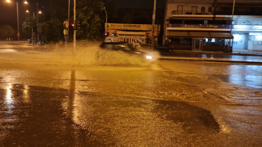Θεσσαλονίκη: Πλημμύρισε και ο Λευκός Πύργος - Χείμαρροι, κλειστοί δρόμοι και 500 κλήσεις στην Πυροσβεστική 