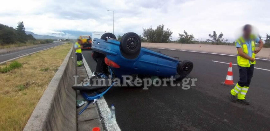 Αυτοκίνητο τούμπαρε στην εθνική οδό Αθηνών -Λαμίας – Τραυματίστηκε η οδηγός