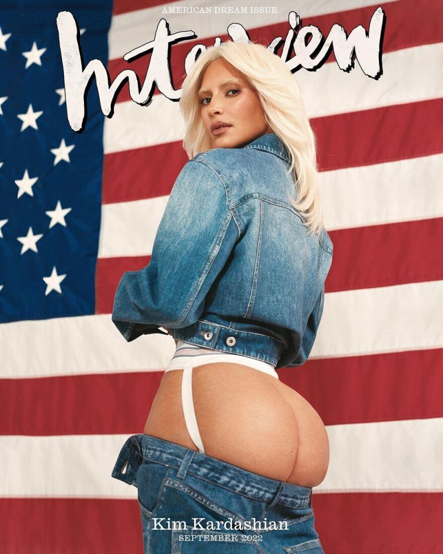 Κιμ Καρντάσιαν: Έκανε... εσώρουχο την αμερικανική σημαία και ποζάρει ημίγυμνη - Δείτε φωτογραφίες