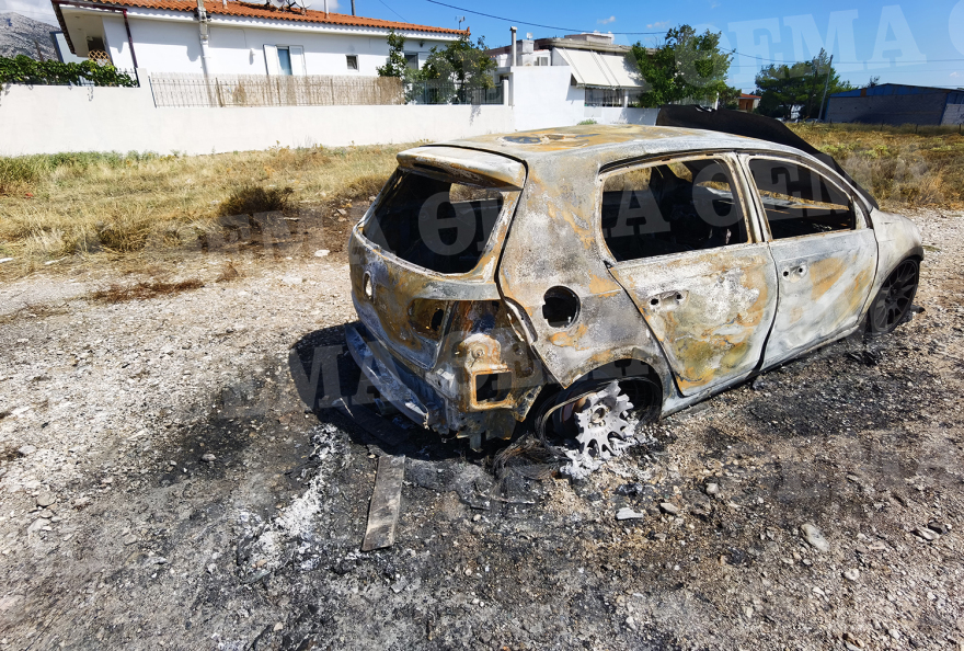 Ασπρόπυργος: Οι ληστές πήραν το αυτοκίνητο του επιχειρηματία και το έκαψαν στο Μενίδι - Δείτε φωτογραφίες