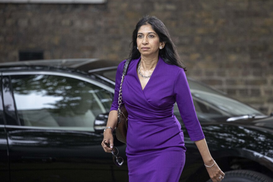 Βρετανία: Η Λιζ Τρας πρωθυπουργός και με τη... βούλα  - Ποια είναι η «μαύρη» και ασιατική ομάδα της