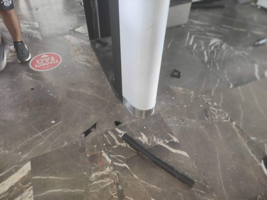 Θεσσαλονίκη: Βανδάλισαν τα τουρνικέ στο κτήριο διοίκησης του ΑΠΘ - Δείτε φωτογραφίες και βίντεο