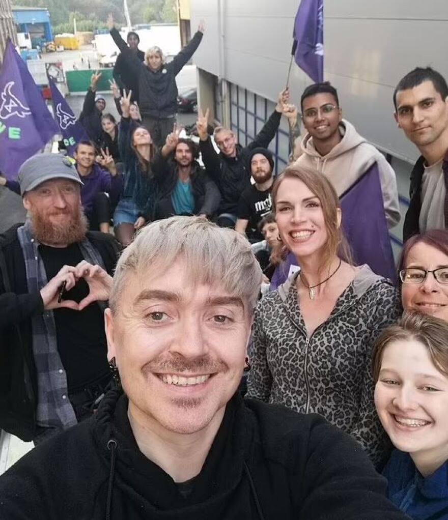 Βρετανία: Vegan όχλος... προκαλεί ελλείψεις σε γάλατα και κρέμες σε γνωστό σούπερ μάρκετ