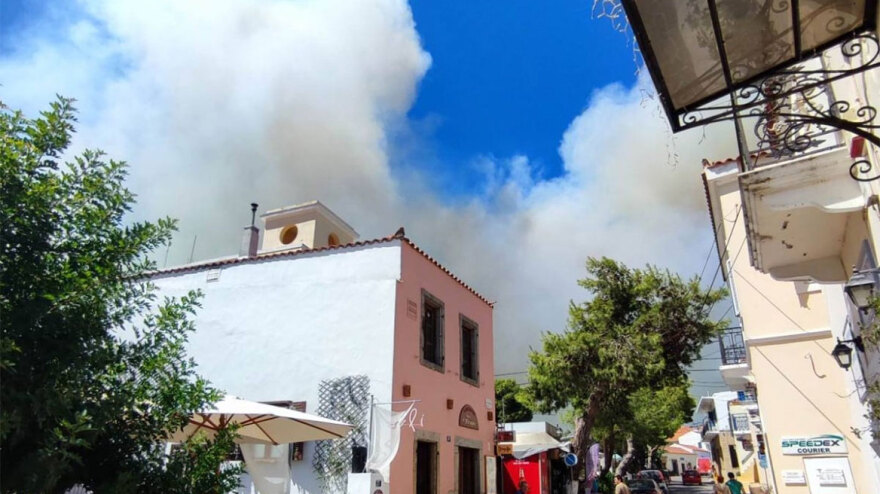 Φωτιά τώρα σε δασική περιοχή στα Κύθηρα: Ενισχύθηκαν οι δυνάμεις, επιχειρούν 12 αεροσκάφη και πέντε ελικόπτερα 