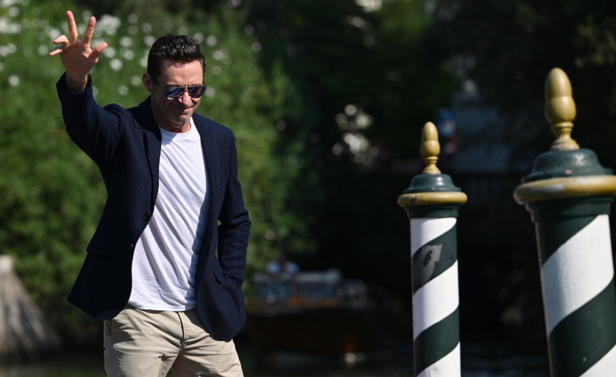 Χιου Τζάκμαν: Επί 10 λεπτά τον χειροκροτούσαν στο Φεστιβάλ της Βενετίας