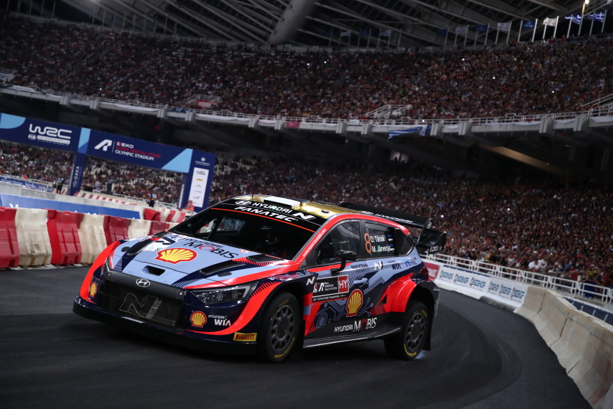 ΕΚΟ Ράλλυ Ακρόπολις 2022: Ταχύτερος ο Τιερί Νεβίλ στην υπερειδική του OAKA - Δείτε βίντεο και φωτογραφίες