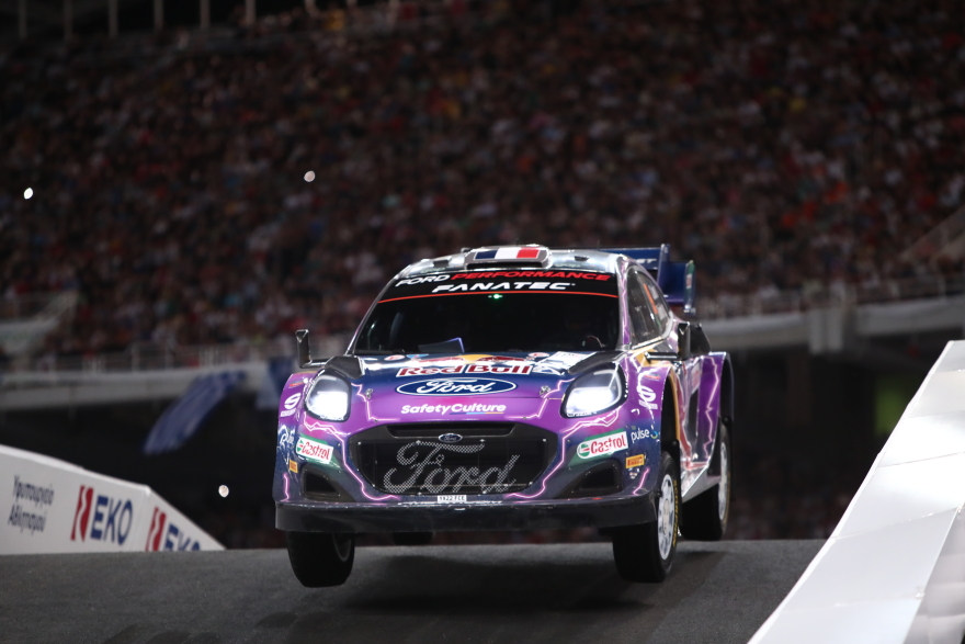 ΕΚΟ Ράλλυ Ακρόπολις 2022: Ταχύτερος ο Τιερί Νεβίλ στην υπερειδική του OAKA - Δείτε βίντεο και φωτογραφίες