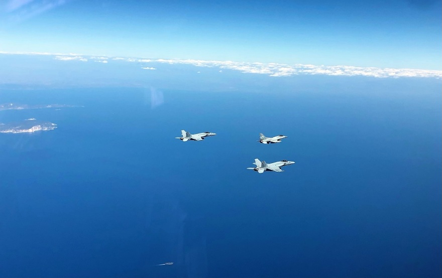 Συνεκπαίδευση αεροσκαφών της Πολεμικής Αεροπορίας με το αεροπλανοφόρο «USS George H.W. Bush»