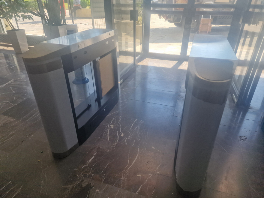 Θεσσαλονίκη: Επισκευάζονται τα τουρνικέ στο ΑΠΘ υπό την έντονη παρουσία της ΕΛ.ΑΣ - Δείτε φωτογραφίες