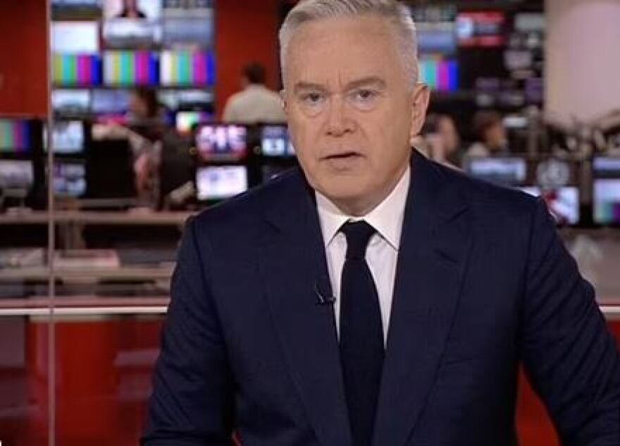 Βασίλισσα Ελισάβετ: Παρουσιαστής του BBC εμφανίστηκε με μαύρη γραβάτα και τον «έκραξαν»