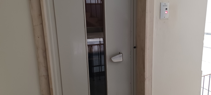 Τραγωδία στο Παγκράτι: Εργάτης ανασύρθηκε χωρίς τις αισθήσεις του από φρέαρ ασανσέρ