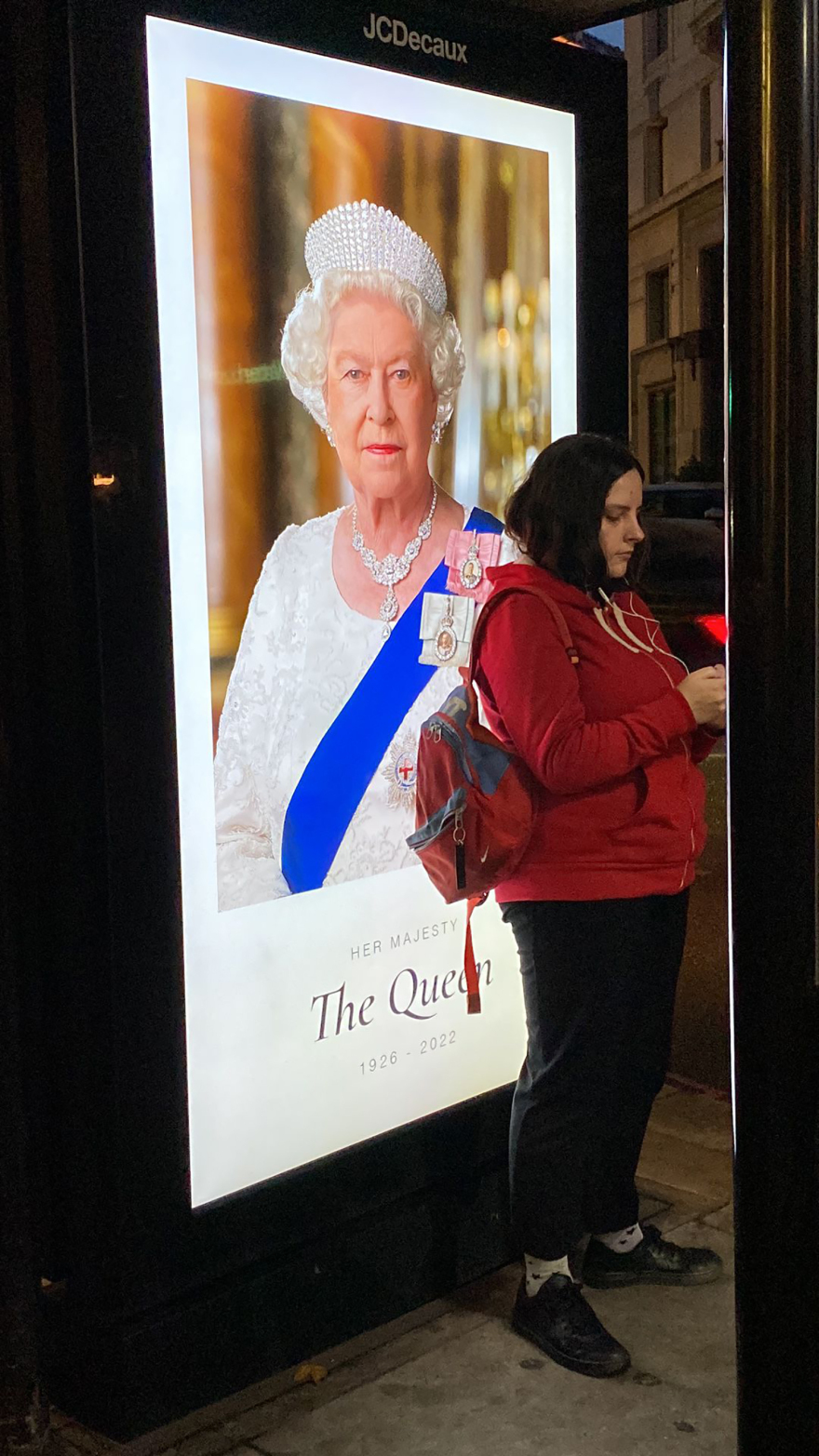 Ελισάβετ: Δείτε live εικόνα από το Μπάκιγχαμ και το Μπαλμόραλ - Η Βρετανία θρηνεί τον θάνατο της βασίλισσας