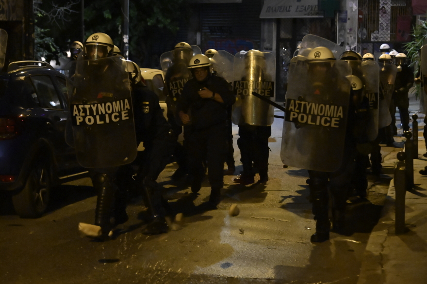 Επεισόδια στα Εξάρχεια για το Μετρό: Τρεις προσαγωγές από την Αστυνομία - Φωτογραφίες