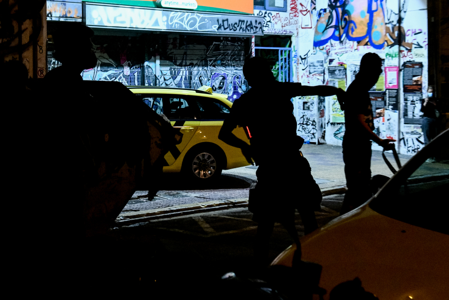 Επεισόδια στα Εξάρχεια για το Μετρό: Τρεις προσαγωγές από την Αστυνομία - Φωτογραφίες